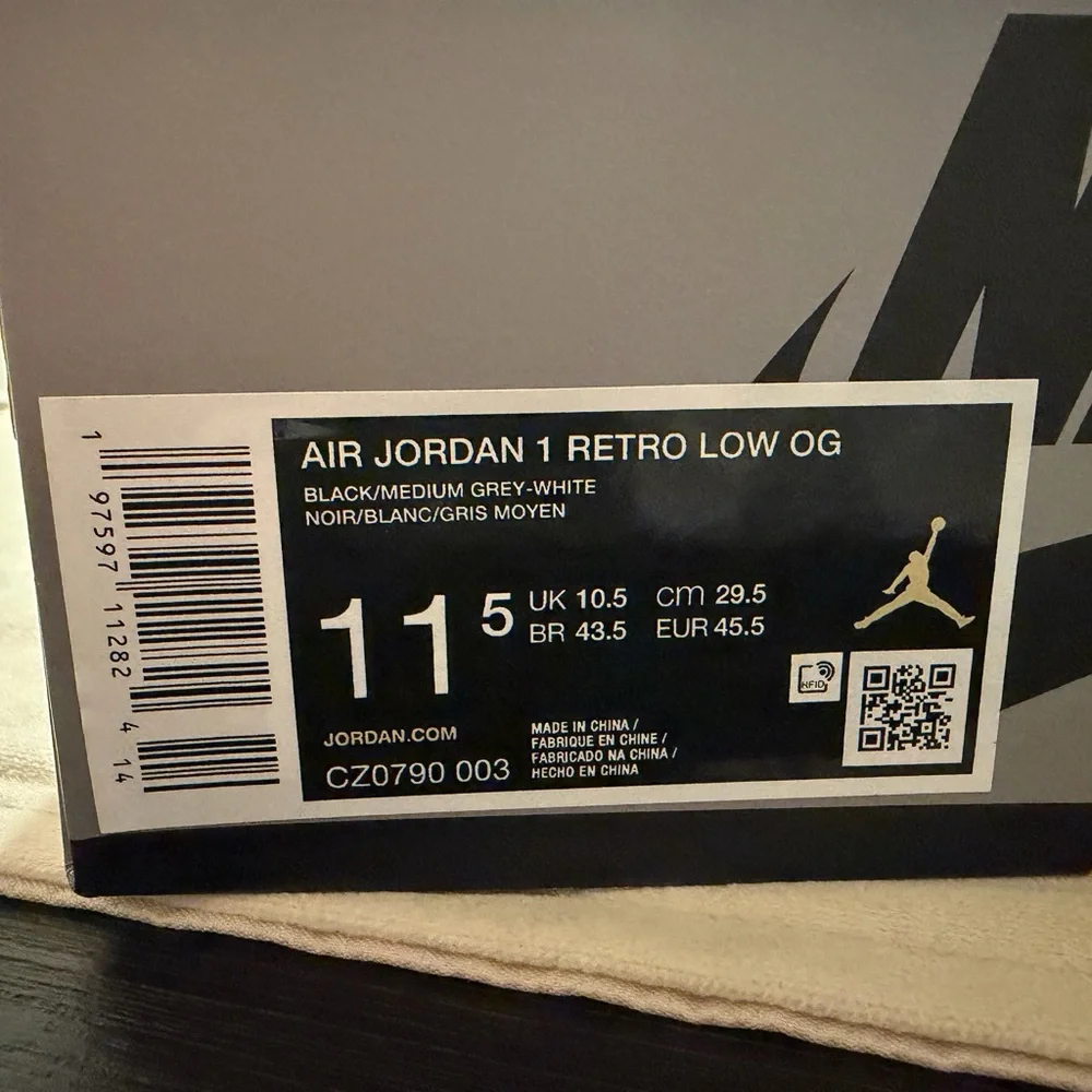 Nike Men's Black and Gray Air Jordan 1 Retro Low size 11.5 - Picture 6 of 6